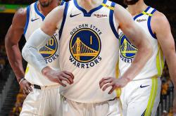 JJB-关于库里在美国队比赛中突破纪录，败北引发热议！的信息