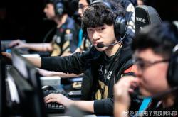 JJB-包含Uzi在C9比赛中精彩发挥，高光表现引发热议！的词条