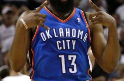 JJB- 哈登重返赛场，战术调整首场状态出色，DWG观众沸腾！全场沸腾不已