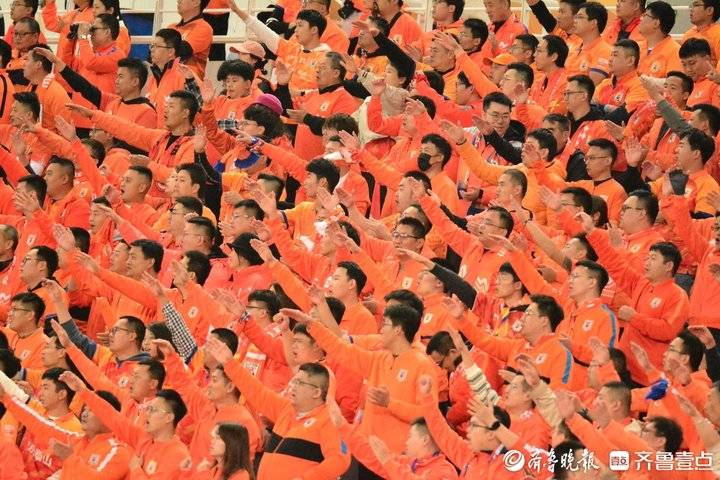 托特纳姆训练开放日；赛前绝杀压哨引欢呼；亚冠在即；纪律约束更严格(托特纳姆热刺算豪门吗)