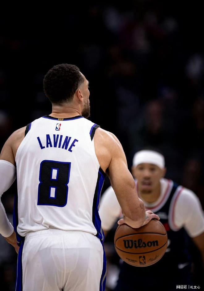转折点洛杉矶快船单刀错失，欧联窗口期攻防权衡，赛场秩序良好，阵容厚度经受考验的简单介绍