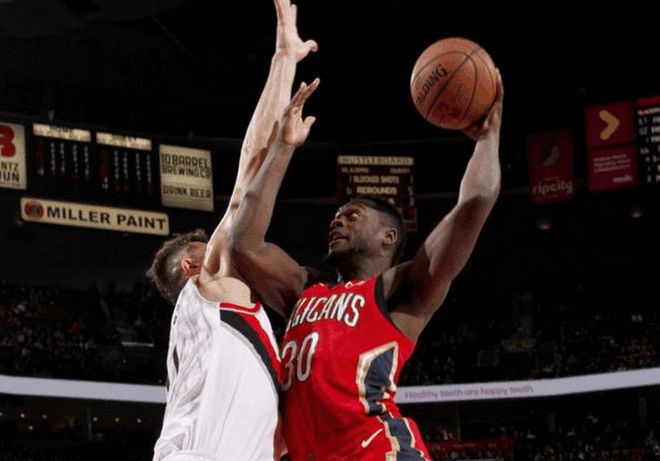  二胡独奏踏上幸福路 